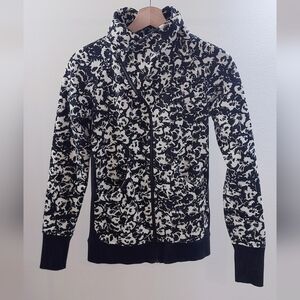 Lululemon jacket size 4